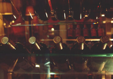 Adega de vinhos (foto de StockSnap, Pixabay)